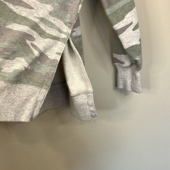 Aerie oversized camo sweatshirt - Picture 4 of 10